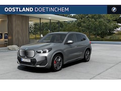 BMW iX1 - eDrive20 M Sport / Panoramadak / Trekhaak / Sportstoelen / M Adaptief onderstel / Comfort