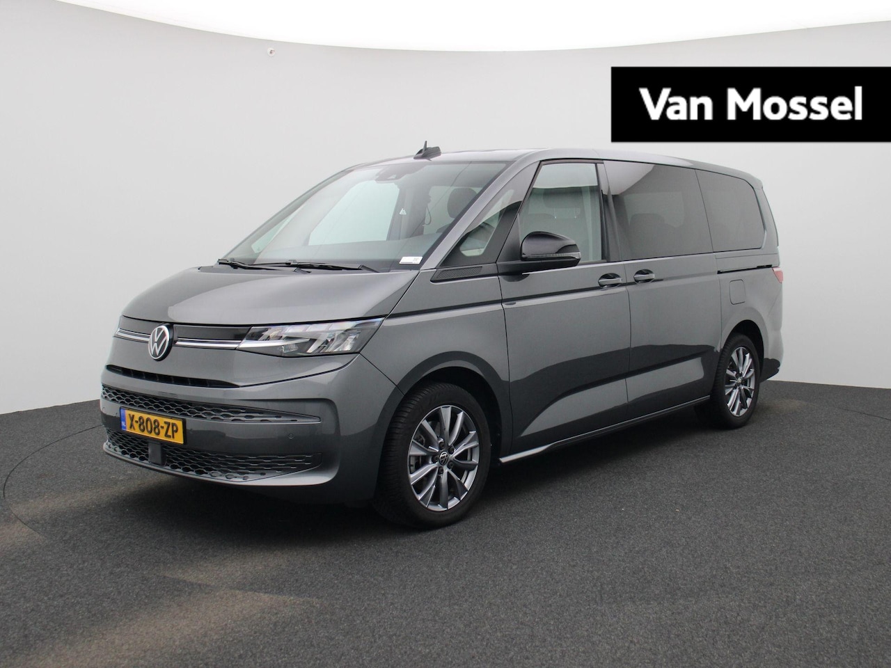 Volkswagen Multivan - 1.4 eHybrid L2H1 Life Automaat | Trekhaak | 18 Inch Velgen | Navigatie | Airco | Stoelverw - AutoWereld.nl
