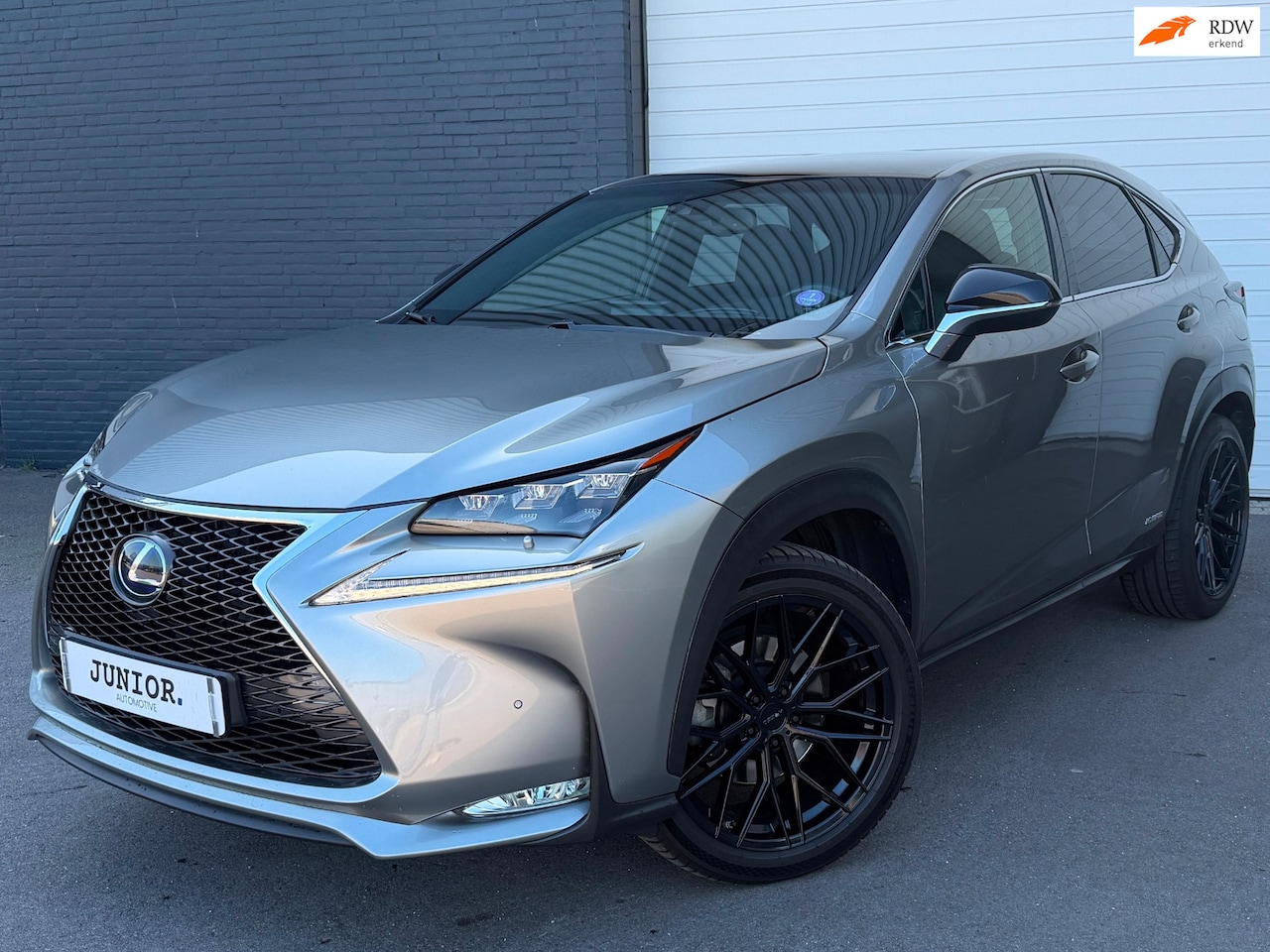 Lexus NX - 300h AWD F Sport Line PANORAMA/LEDER/CAMERA/GOEDONDERHOUD - AutoWereld.nl