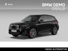 BMW iX1 - xDrive30 67 kWh M Sport Edition | M-Sport Pro | Panoramadak elektrisch | Adaptief M-onders