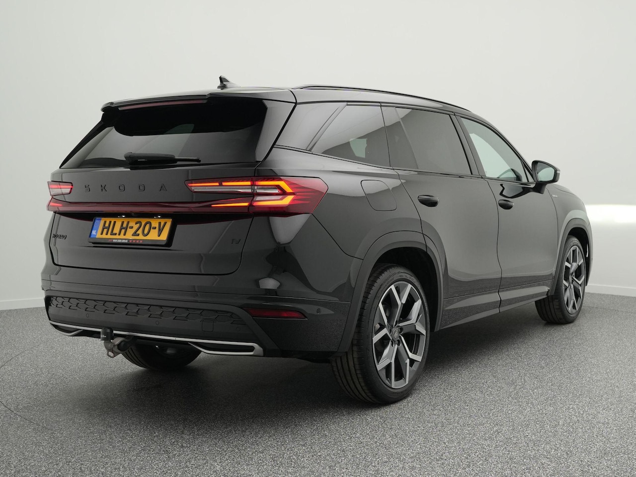 Skoda Kodiaq - 1.5 TSI 204pk PHEV Sportline Business | Trekhaak | Head-Up Display | 360 camera | Dynamic - AutoWereld.nl