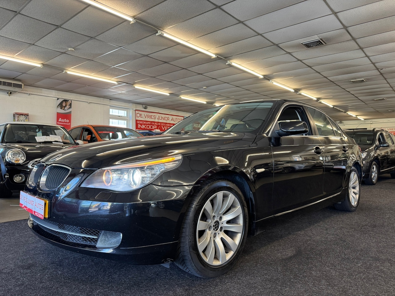 BMW 5-serie Touring - 520i Business Line. Ketting net vervangen, zeer goed onderhouden en alle opties! - AutoWereld.nl