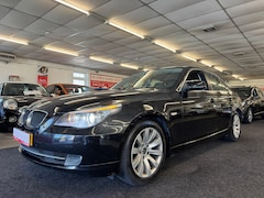 BMW 5-serie Touring - 520i Business Line. Ketting net vervangen, zeer goed onderhouden en alle opties