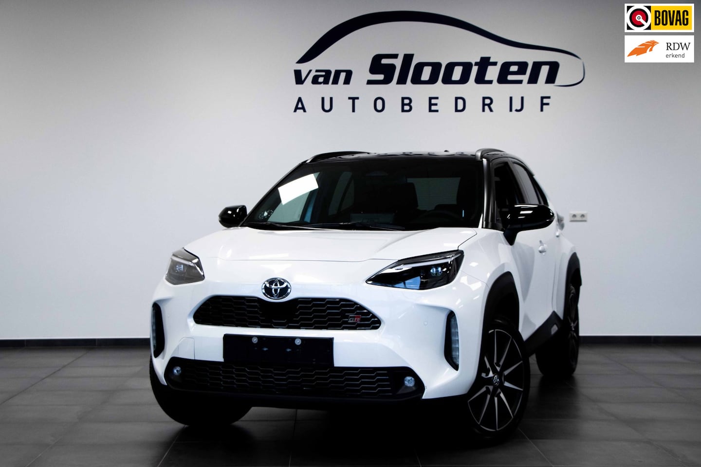 Toyota Yaris Cross - 1.5 Hybrid 130 GR SPORT| Bi-Tone Parelmoer| Adaptive Cruise| Stuurverwarming| Head Up Disp - AutoWereld.nl