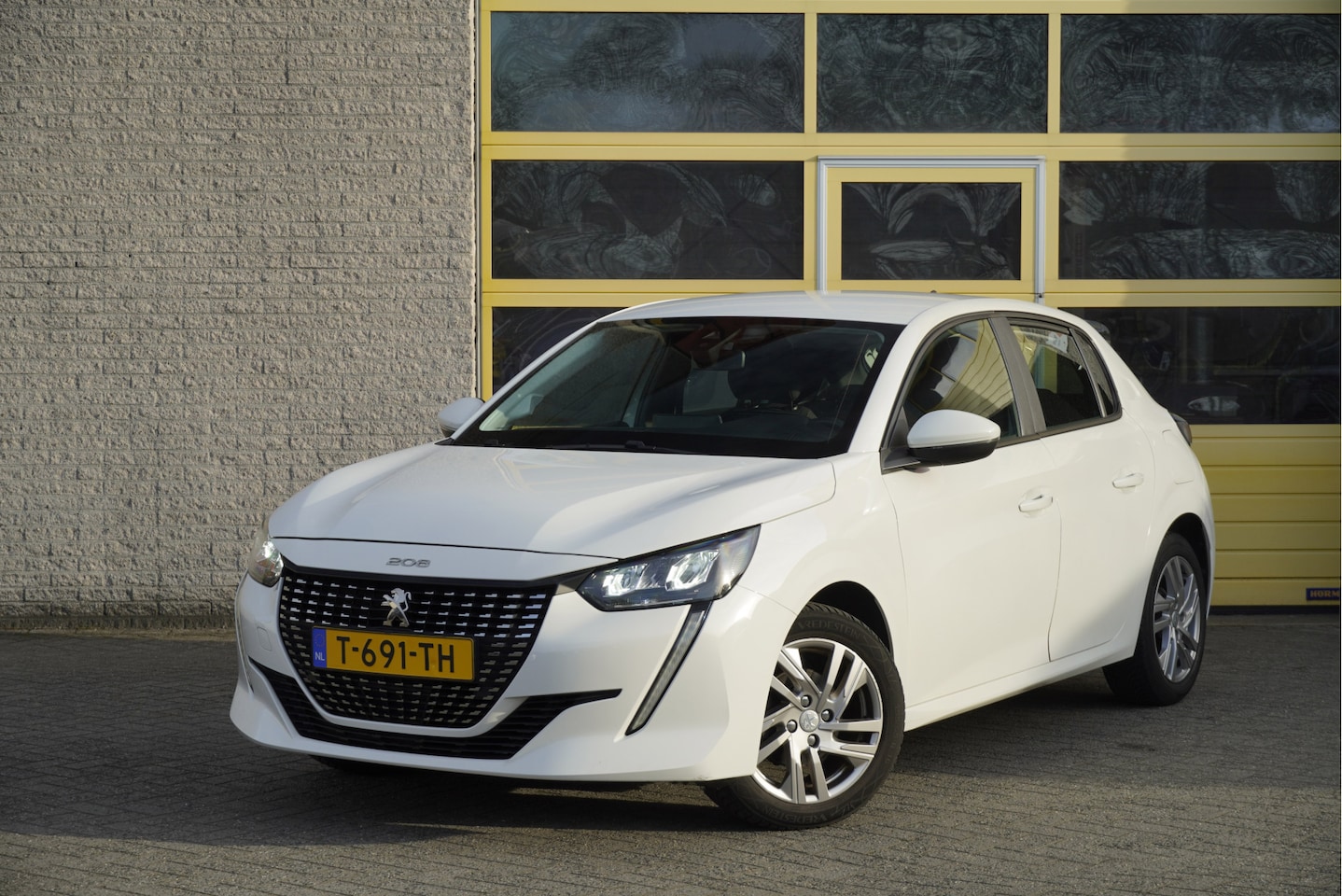 Peugeot 208 - 1.2 PureTech 5drs Active BJ2021 Lmv | Led | Pdc | Achteruitrijcamera | App-Connect | Navi - AutoWereld.nl