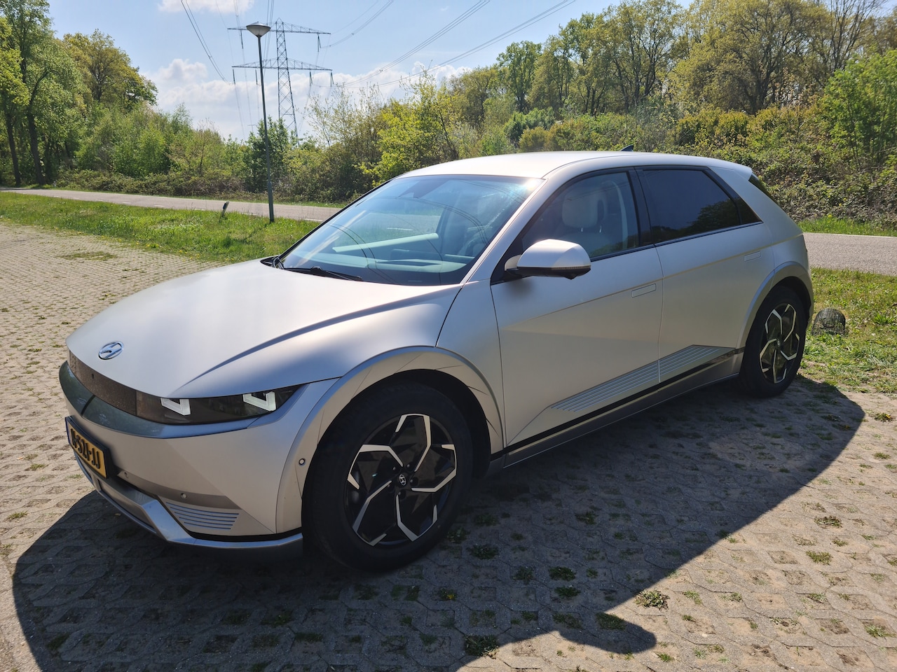 Hyundai IONIQ 5 - 73kWh Lounge Lounge versie dus meest luxe. Heeft echter 19inch velgen dus een WLTP van 481km. - AutoWereld.nl