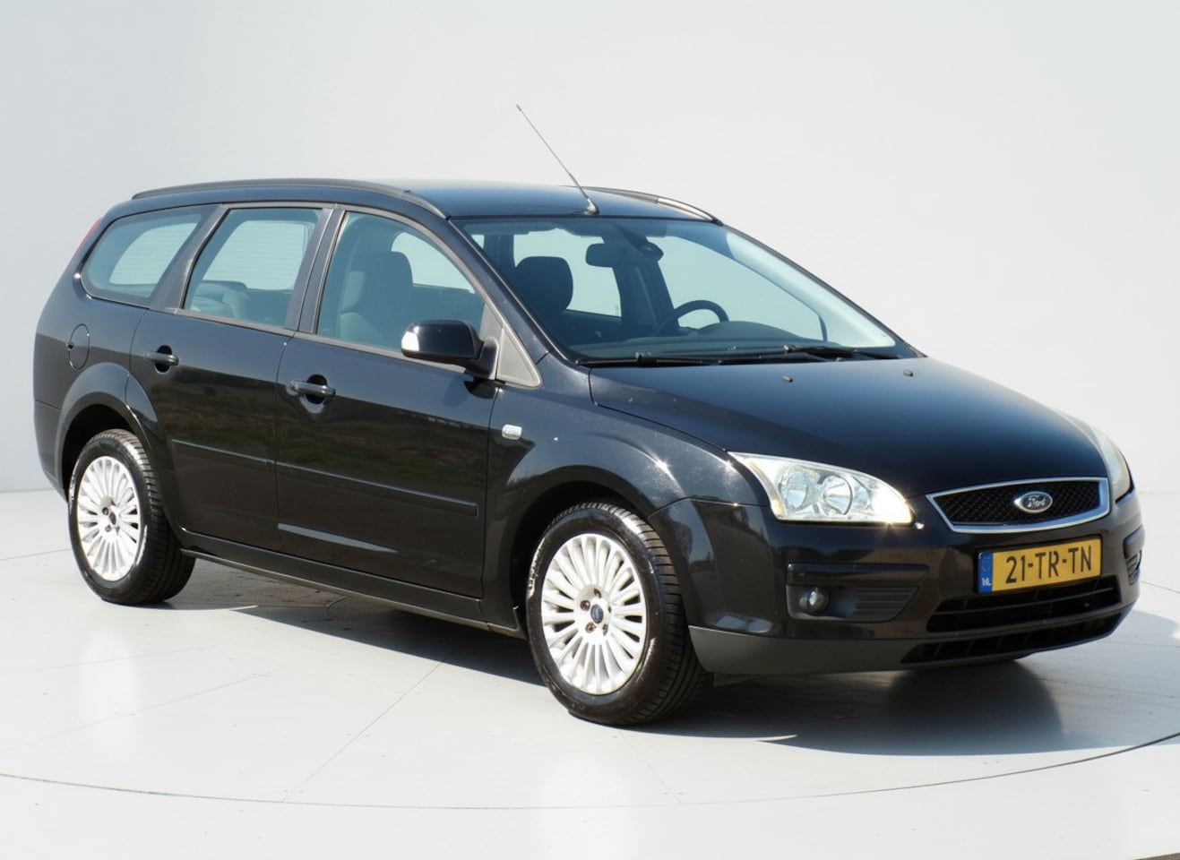 Ford Focus Wagon - 1.6-16V Ghia|Cruise|Clima|Trekhaak|Orig.NL - AutoWereld.nl