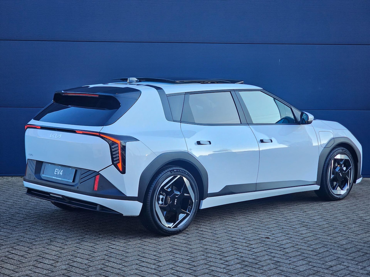 Kia EV4 - 81,4 kWh 204PK Plus Advanced | Navigatie | Harman Kardon | Parkeersensoren | Stoelverwarmi - AutoWereld.nl