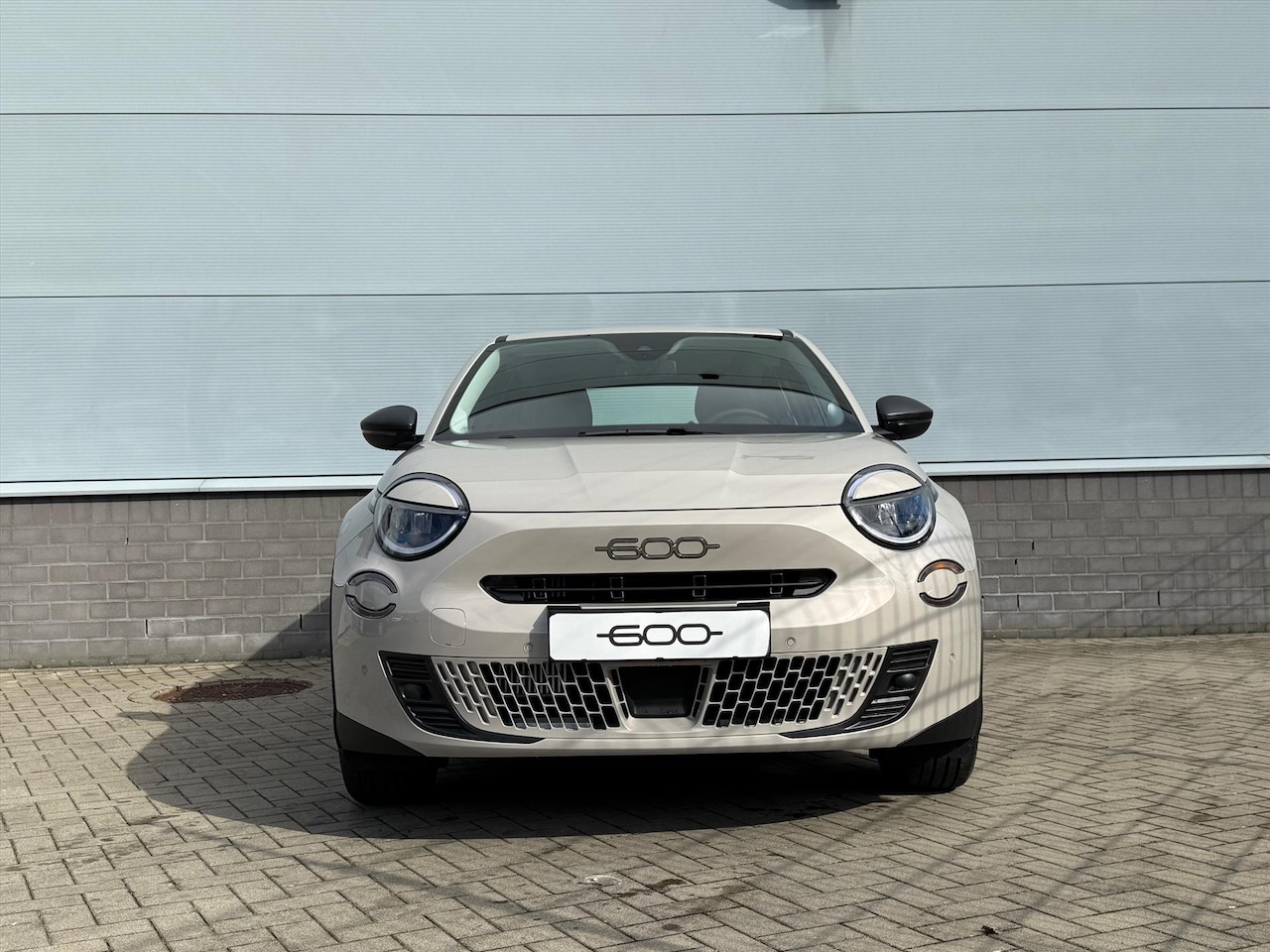 Fiat 600 - 1.2 Hybrid Turbo Charged 110pk Automaat Urban | Cruise Control | Carplay | Parkeersensoren - AutoWereld.nl