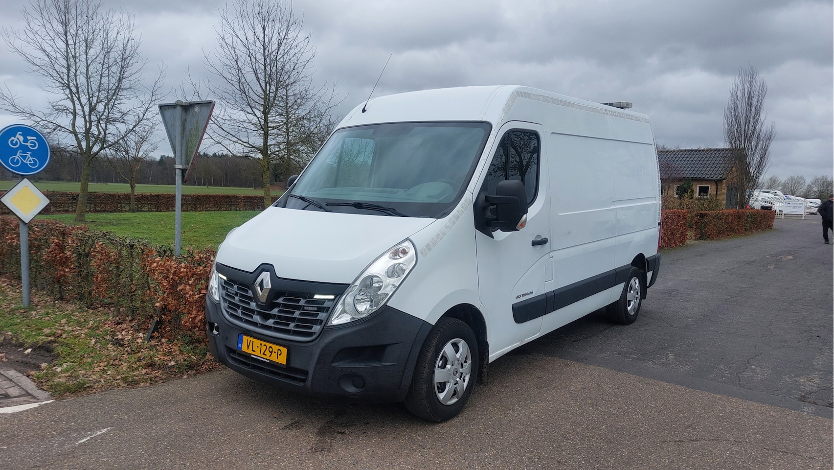 Renault Master - T35 2.3 dCi L2H2 AIRCO BJ 2015 - AutoWereld.nl