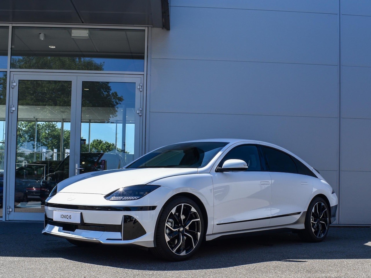 Hyundai IONIQ 6 - 77,4 kWh 229pk RWD Connect | 20" velgen | HDA | 800V Snelladen | DIRECT LEVERBAAR - AutoWereld.nl