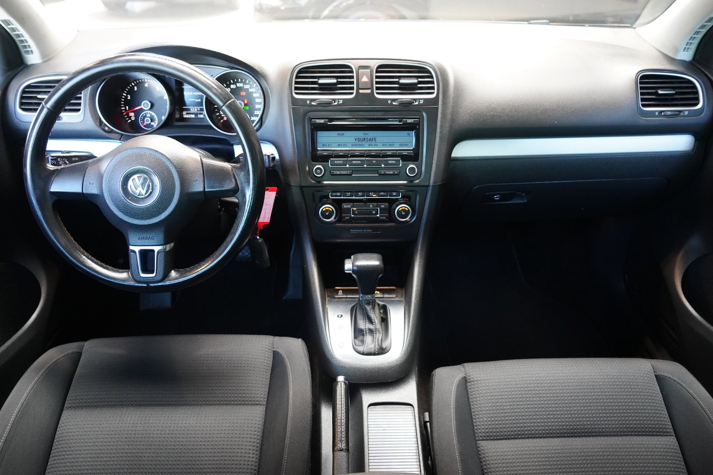 Volkswagen Golf - 1.2 TSI Highline | AUTOMAAT | AIRCO | CRUISE | STOEL.VERW | PDC | APK. - AutoWereld.nl