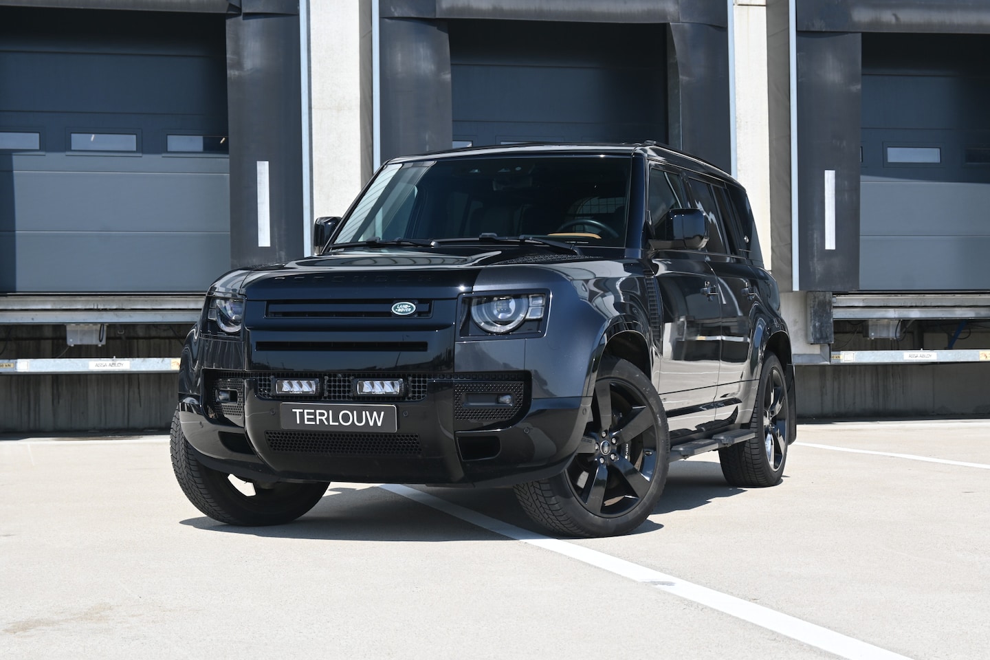 Land Rover Defender 110 - 2.0 P400e 110 X 2.0 P400e 110 X - AutoWereld.nl