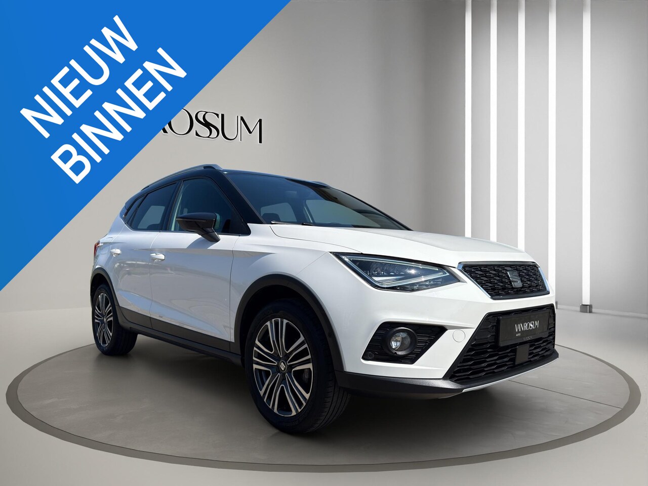 SEAT Arona - 1.0 TSI Xcellence Business Intense Automaat | Navi |Virtual Cockpit | Stoelverw | White me - AutoWereld.nl