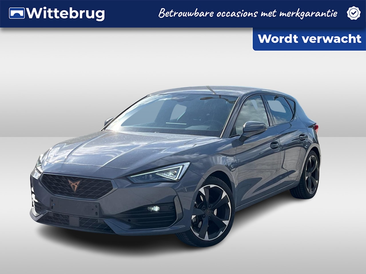 CUPRA Leon - 1.4 e-Hybrid 204pk Performance DSG Automaat / Navigatie / LM 18 inch / Kuipstoel / Keyless - AutoWereld.nl