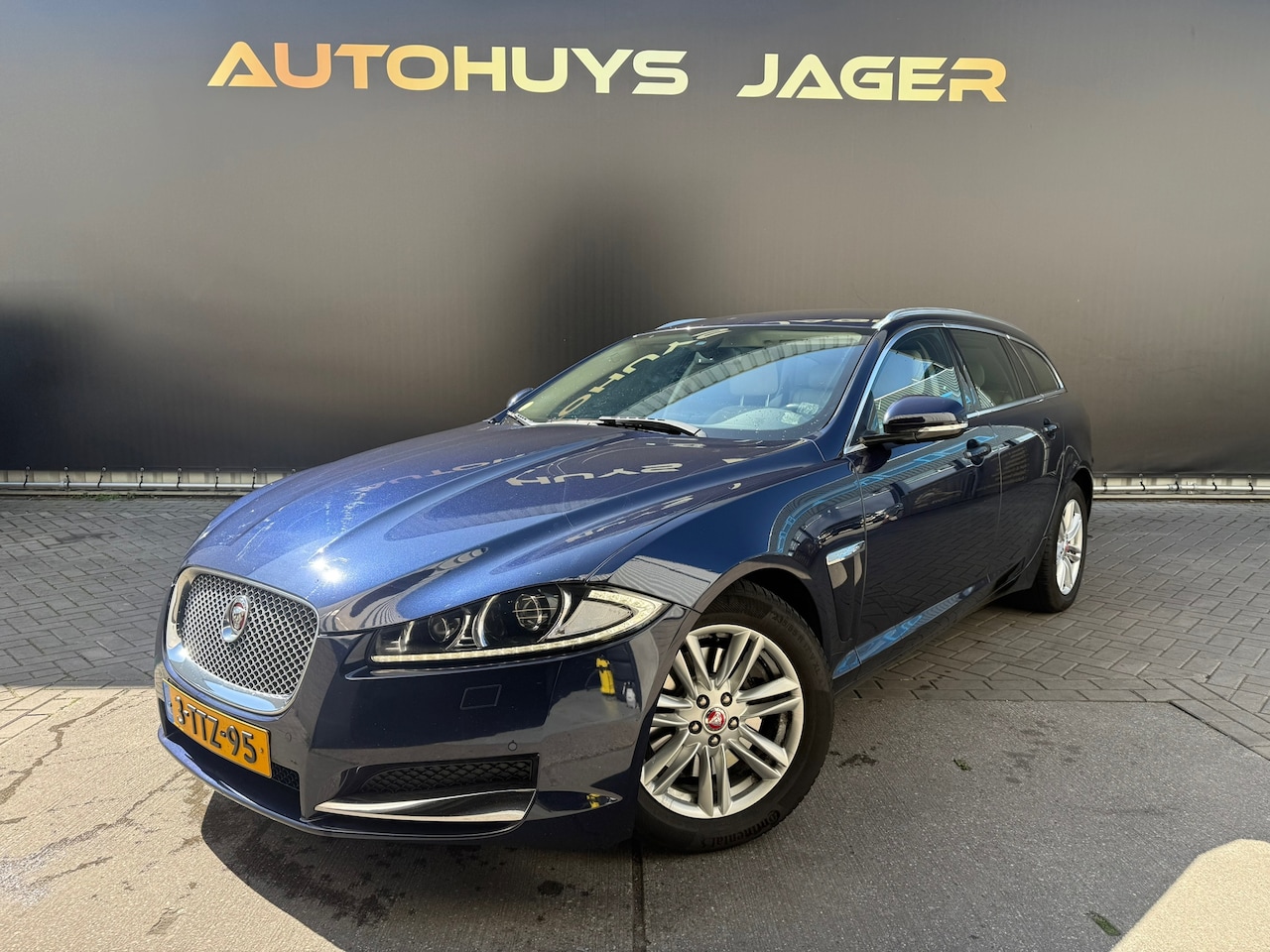 Jaguar XF Sportbrake - 2.2D Automaat Leder Elektrische stoelen Camera Elektrische klep - AutoWereld.nl