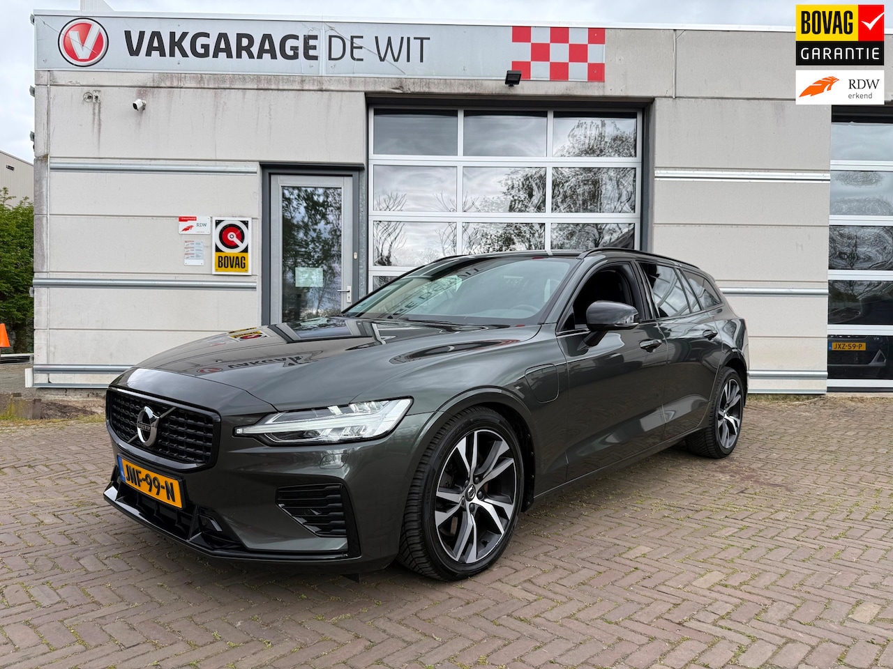 Volvo V60 - 2.0 T6 Recharge AWD R-Design | Camera | Pilot | Bliss - AutoWereld.nl