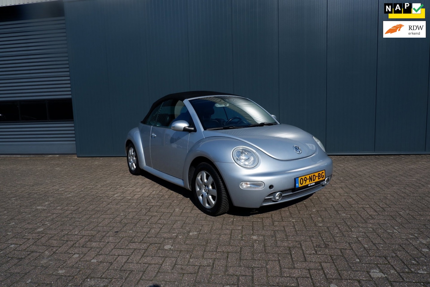 Volkswagen New Beetle Cabriolet - 2.0 NAP Pas , APK 22-03-2027 . - AutoWereld.nl