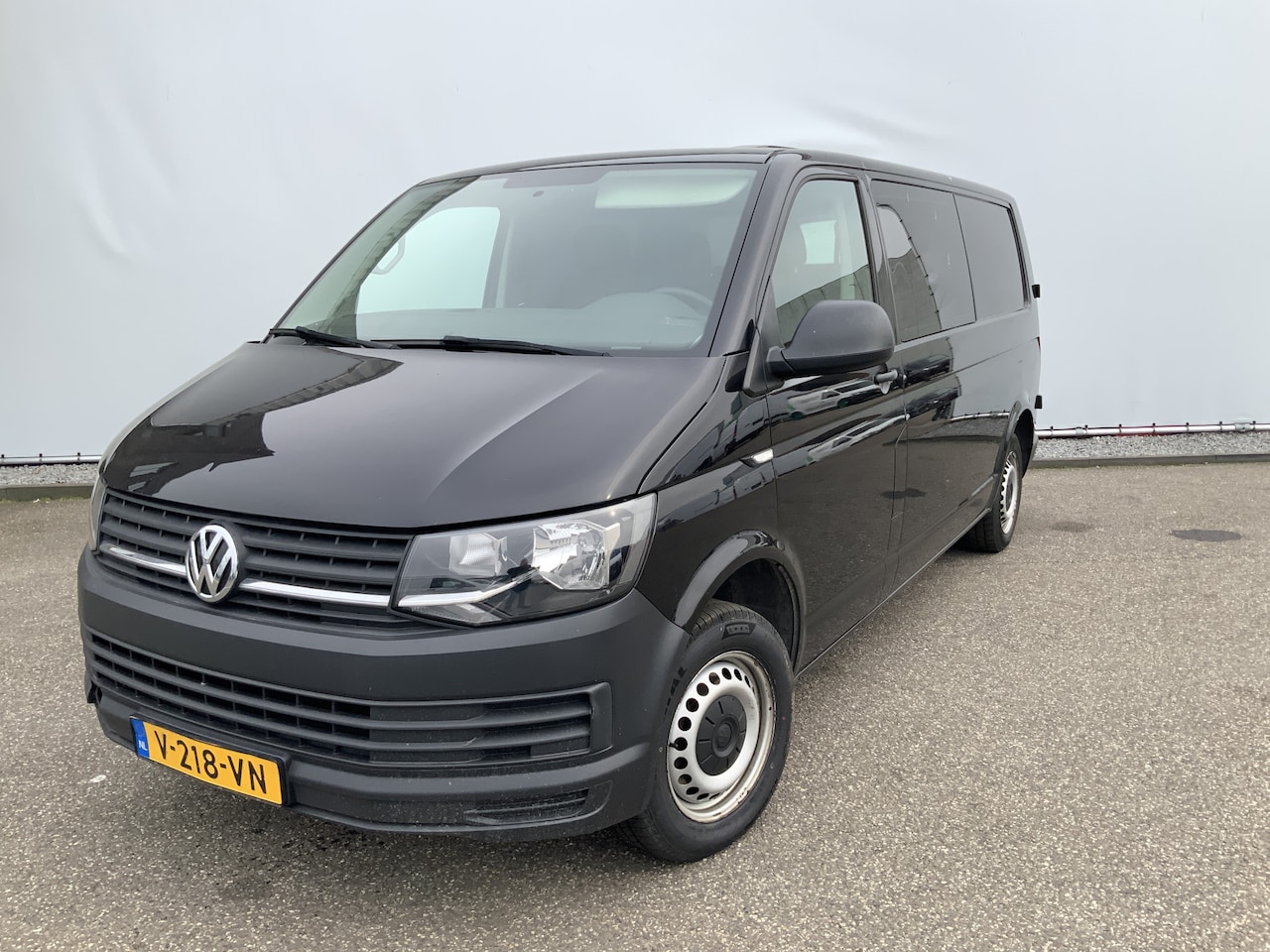 Volkswagen Transporter - 2.0 TDI L2H1 ( Motor Proleem !) Airco Cruise Trekhaak 2200 kg 5 Zits Euro 6 - AutoWereld.nl