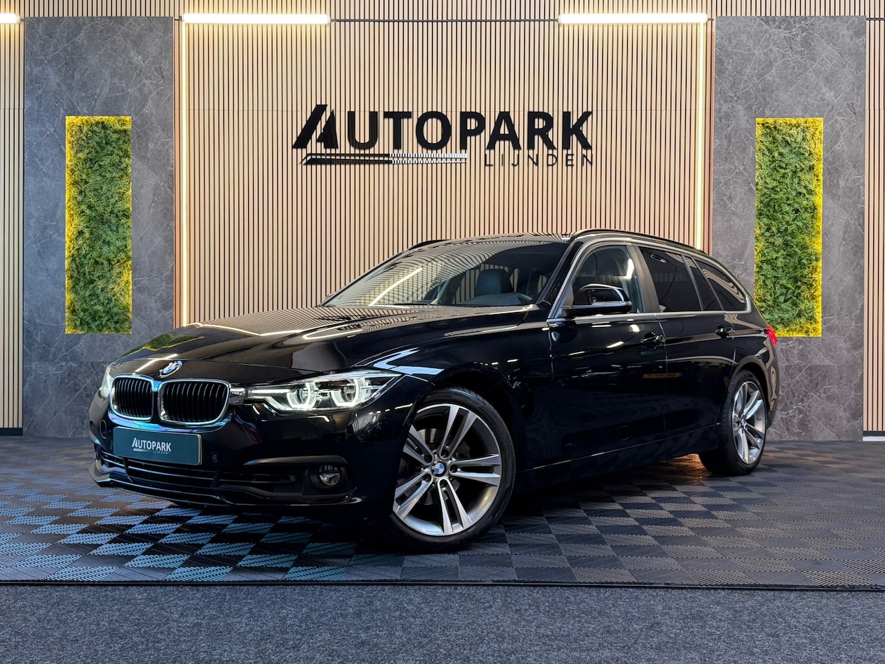 BMW 3-serie Touring - 320i Executive |AUTOMAAT|CAMERA||NAP|DEALER ONDERHOUDEN|184PK|ELEKT KOFFERKLEP| - AutoWereld.nl