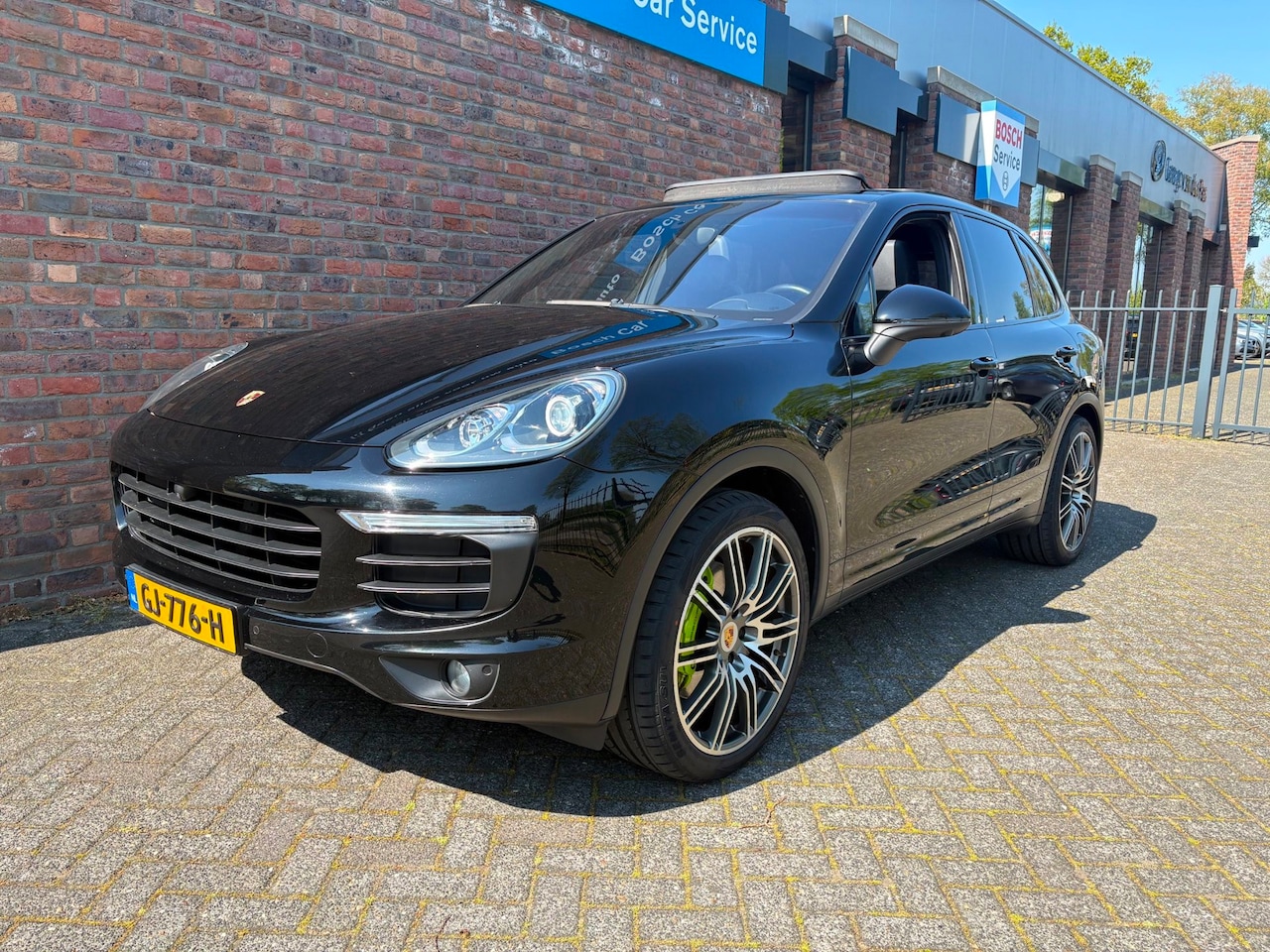 Porsche Cayenne - 3.0 S E-Hybrid|Panoramadak|Trekhaak|Camera - AutoWereld.nl