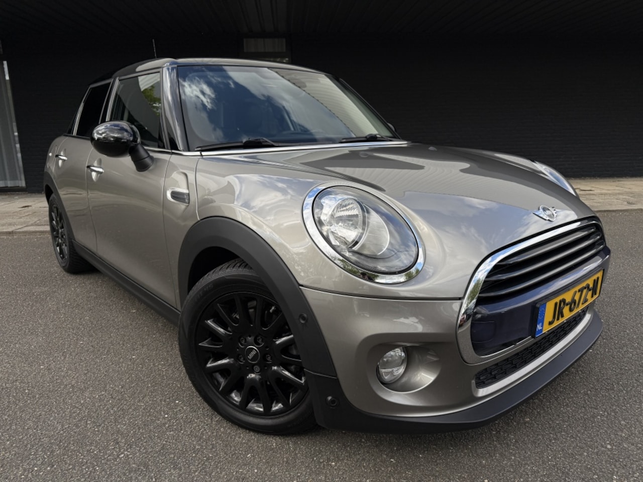 MINI Cooper - Mini 1.5 black pack - Automaat - Leder - 87.000km - - AutoWereld.nl