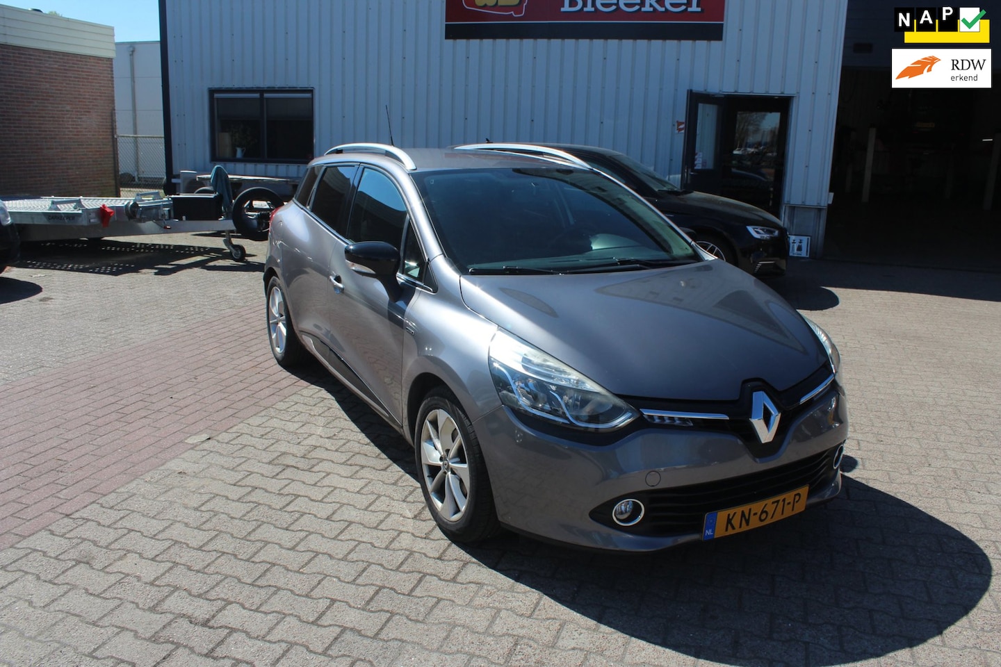 Renault Clio Estate - 0.9 TCe Limited Cruise control, trekhaak - AutoWereld.nl