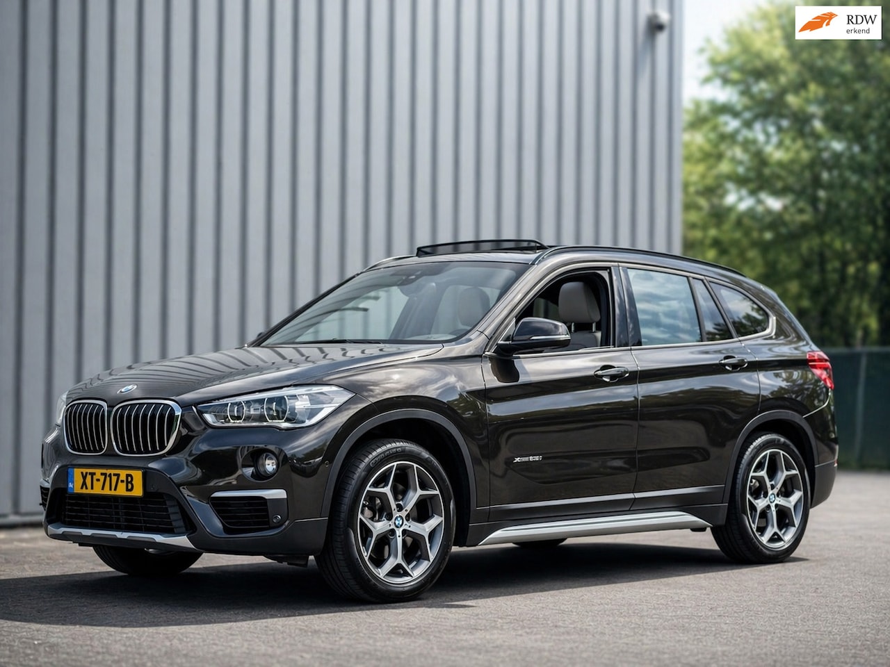 BMW X1 - XDrive25i Autom / Pano / HeadUp / Trekh / Goed onderhouden! - AutoWereld.nl