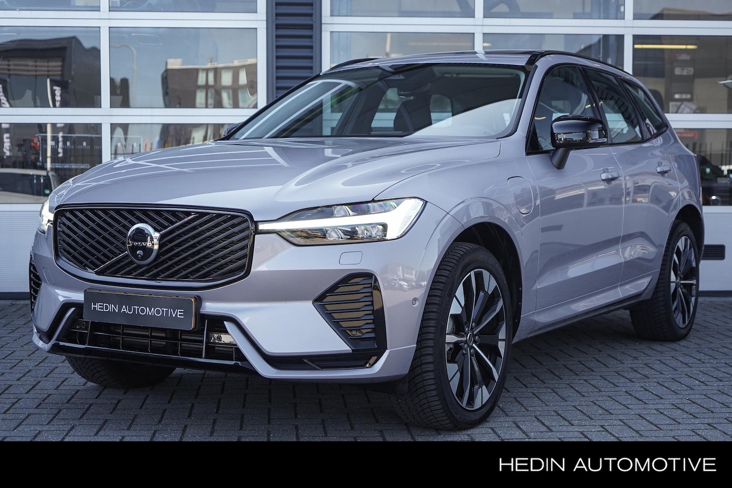 Volvo XC60 - 2.0 T6 Plug-in hybrid AWD Ultra Dark | Schuifdak | Elektrische Stoelen | 360 Camera | Stoe - AutoWereld.nl