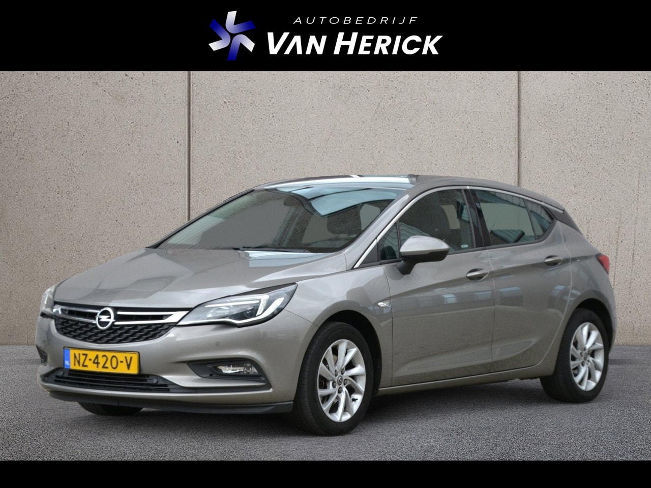 Opel Astra - 1.0 Innovation | Navigatie | Achteruitrijcamera | Trekhaak - AutoWereld.nl