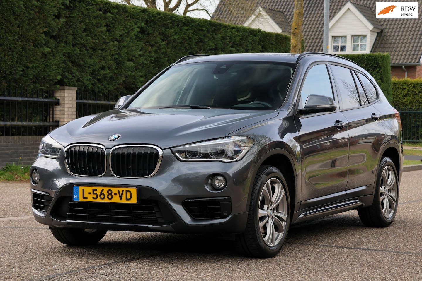 BMW X1 - SDrive18i High Executive | PANO | NAVI | CLIMA | CRUISE | LEDER | TREKHAAK | ZEER MOOIE GO - AutoWereld.nl