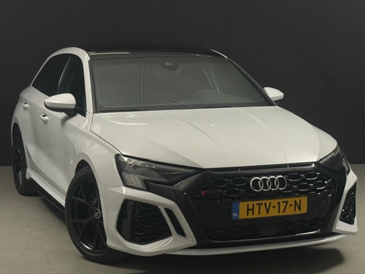 Audi RS3 - 2.5 TFSI quattro A3 Sportback B&O*PANO*400PK*KEYLESS*BLACK* - AutoWereld.nl