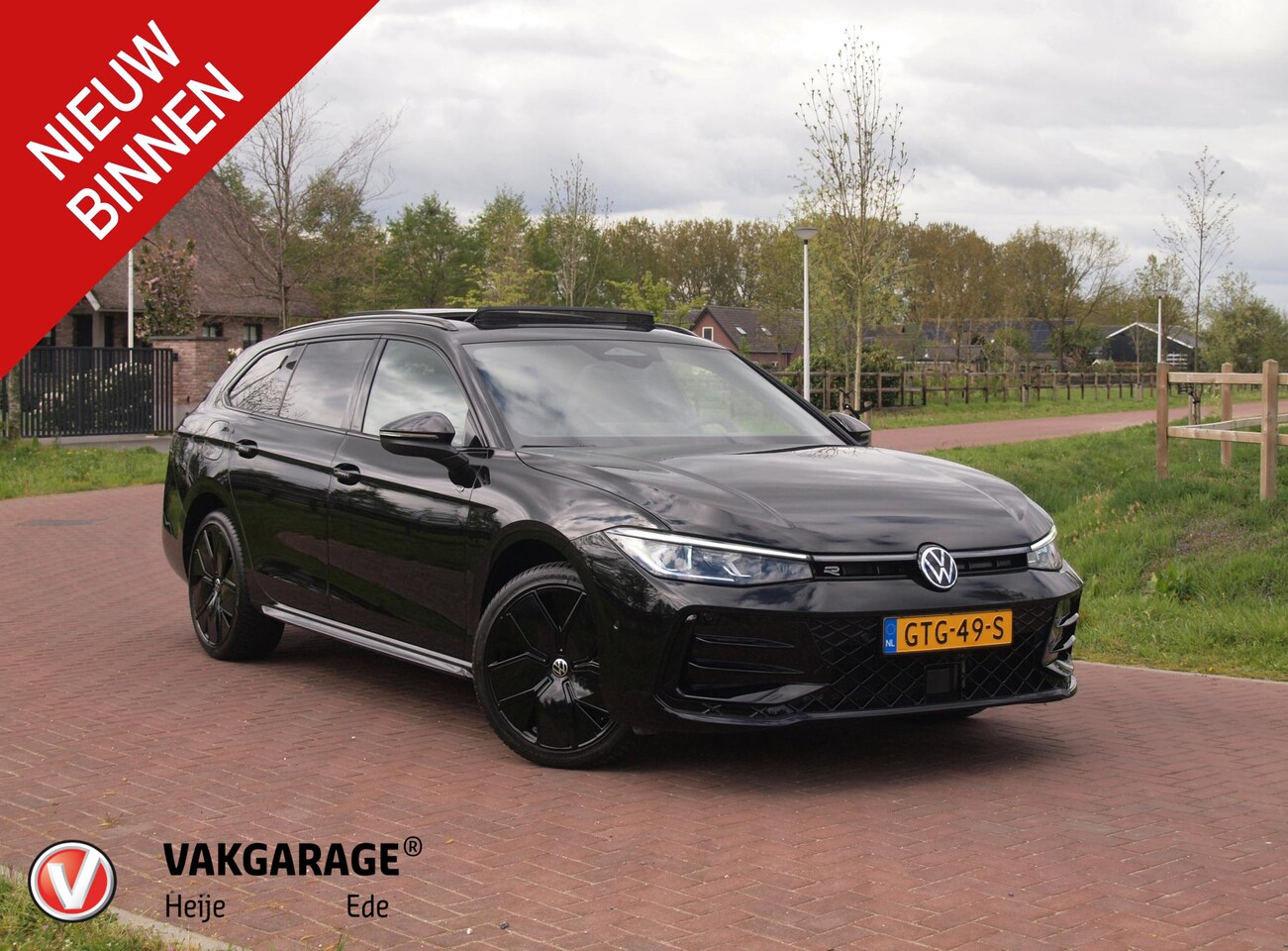 Volkswagen Passat Variant - 1.5 eHybrid R-Line Edition | Panoramadak | Black-Style | Head-Up Display | Trekhaak | Sfee - AutoWereld.nl