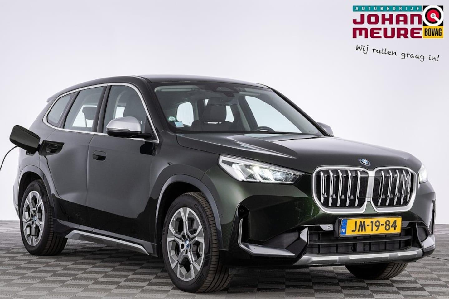 BMW iX1 - xDrive30 Launch Edition 67 kWh *SOH 98%* LEDER | CAMERA | Full LED . - AutoWereld.nl