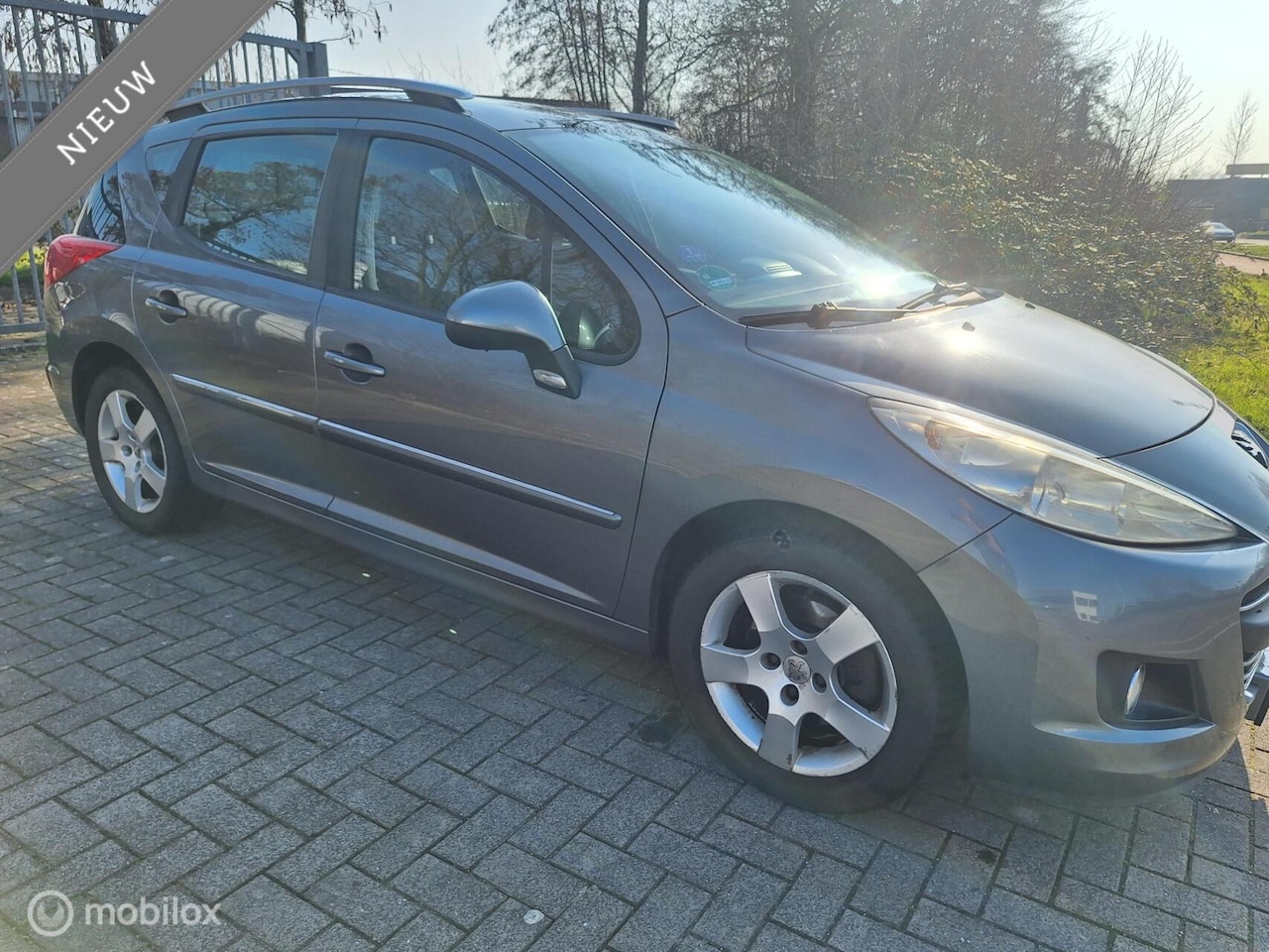 PEUGEOT 207