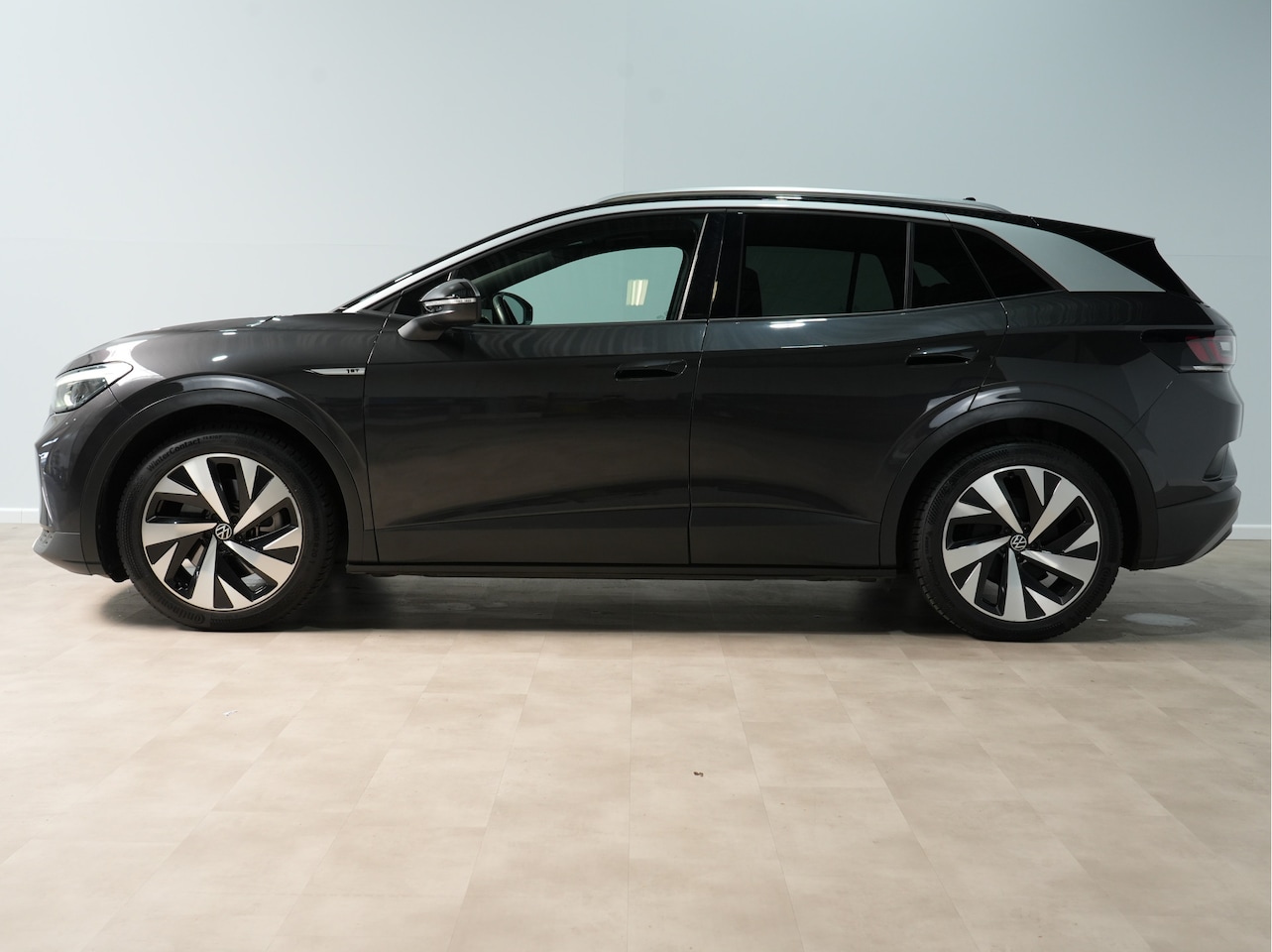 Volkswagen ID.4 - First 77 kWh | Trekhaak | Camera | Navi | Stoel/Stuurverw. | 20" - AutoWereld.nl