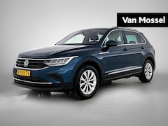 Volkswagen Tiguan - 1.5 TSI Life Business 150 PK | Apple Carplay | Achteruitrijcamera | Panoramadak | Trekhaak