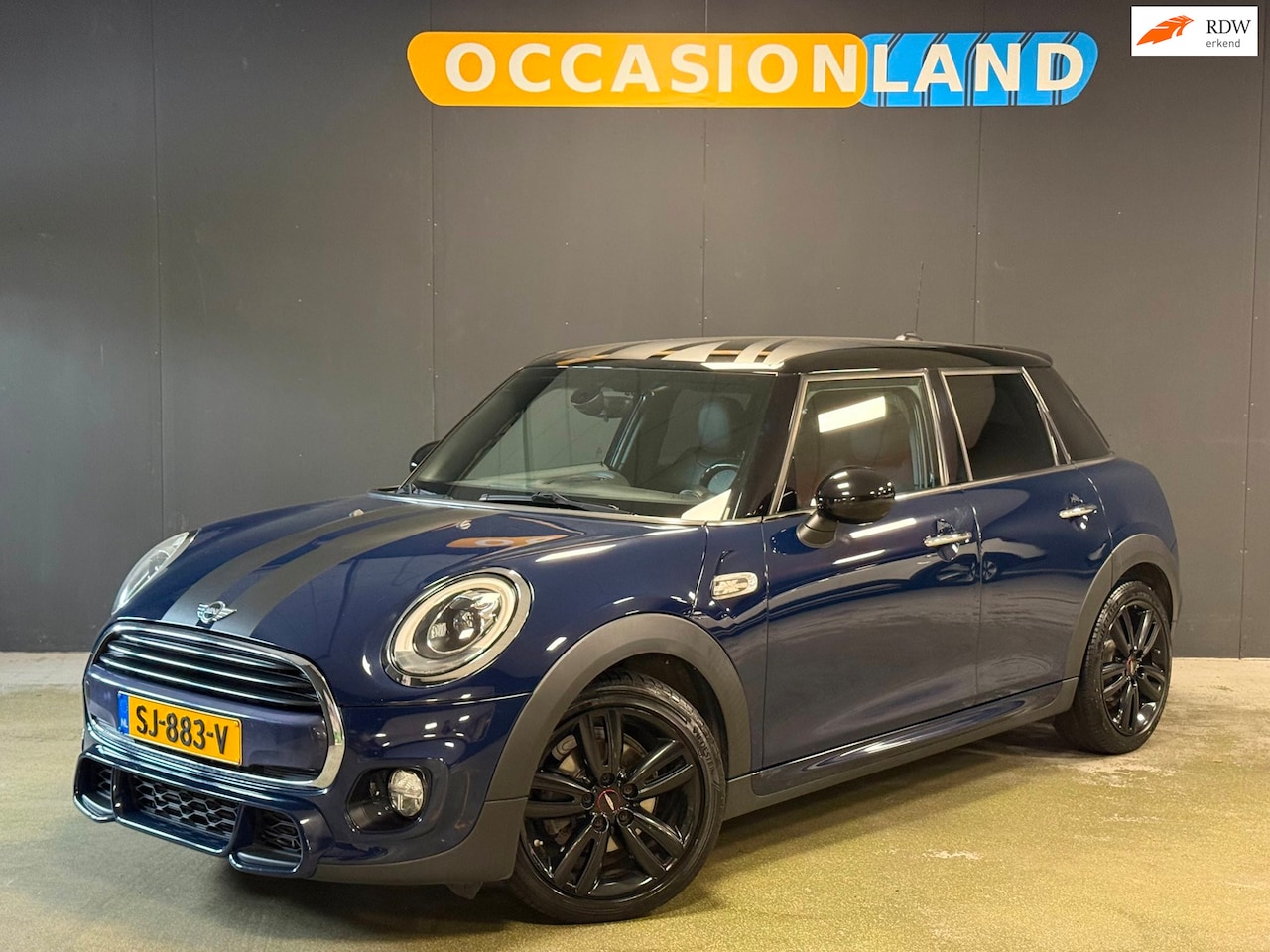 MINI John Cooper Works - Mini 1.5 Serious Business JCW|KEYLESS|LED|CRUISE|LEDER|BLUETOOTH|SFEER|17INCH| - AutoWereld.nl