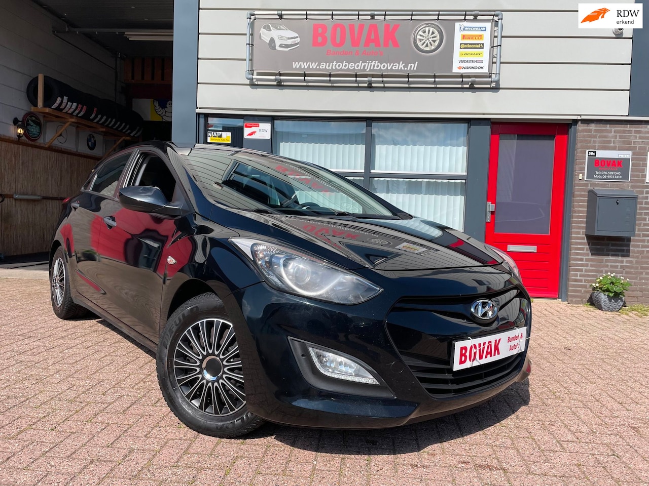 Hyundai i30 - Black Comfort edition 5 deurs airco - AutoWereld.nl