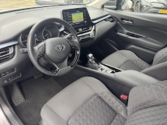 Toyota C-HR - 2.0 HYBRID DYNAMIC TREKHAAK 4S-BANDEN NAVI PARK-SENSOREN 18''LMV APPLE/ANDROID CAMERA BLUE