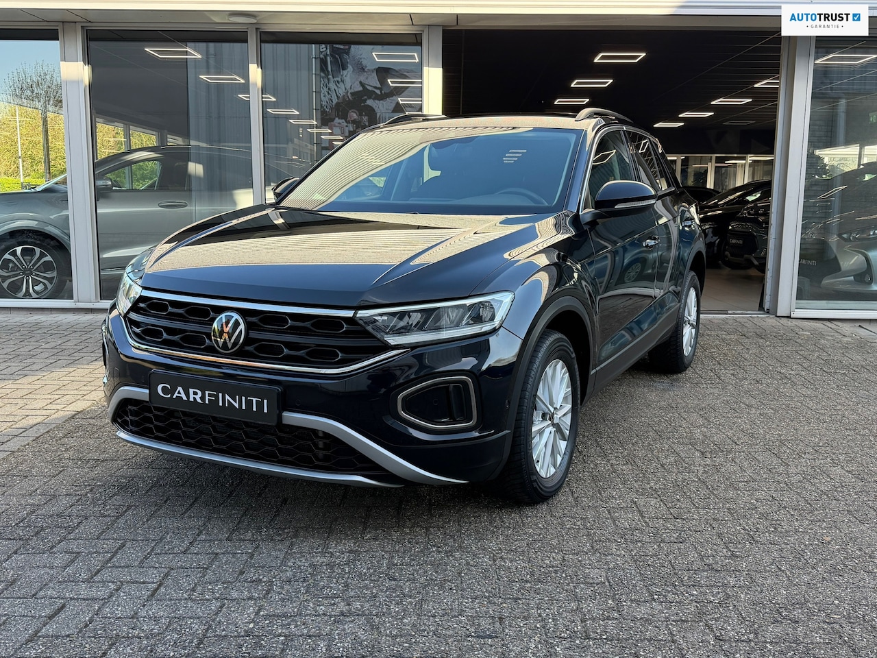 Volkswagen T-Roc - 1.5 TSI Life 150 Pk | Navi-Carplay | Clima | Camera | Cruise | 16". - AutoWereld.nl