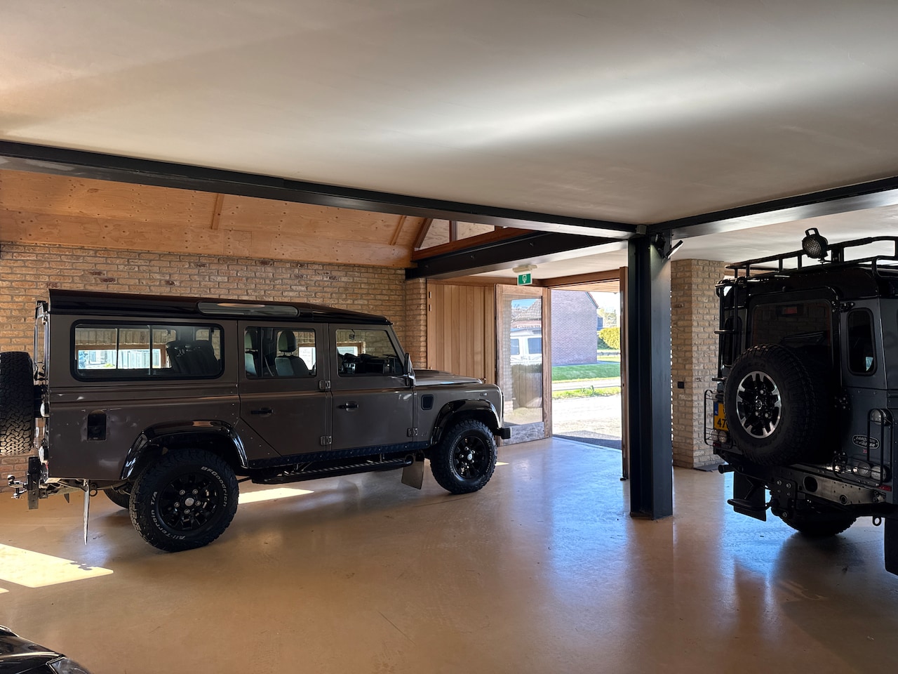 Land Rover Defender - 2.4 TD 110 SW Rough Van tweede eigenaar