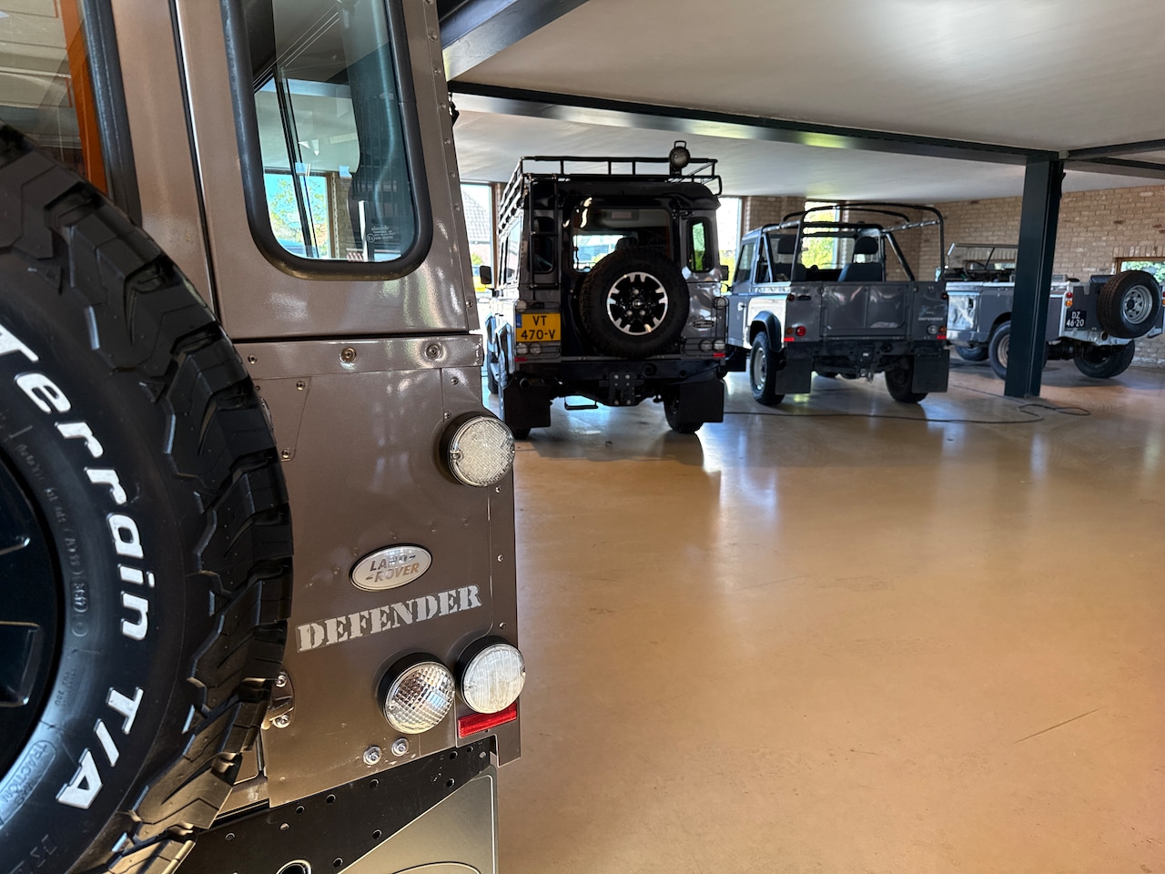 Land Rover Defender - 2.4 TD 110 SW Rough Van tweede eigenaar