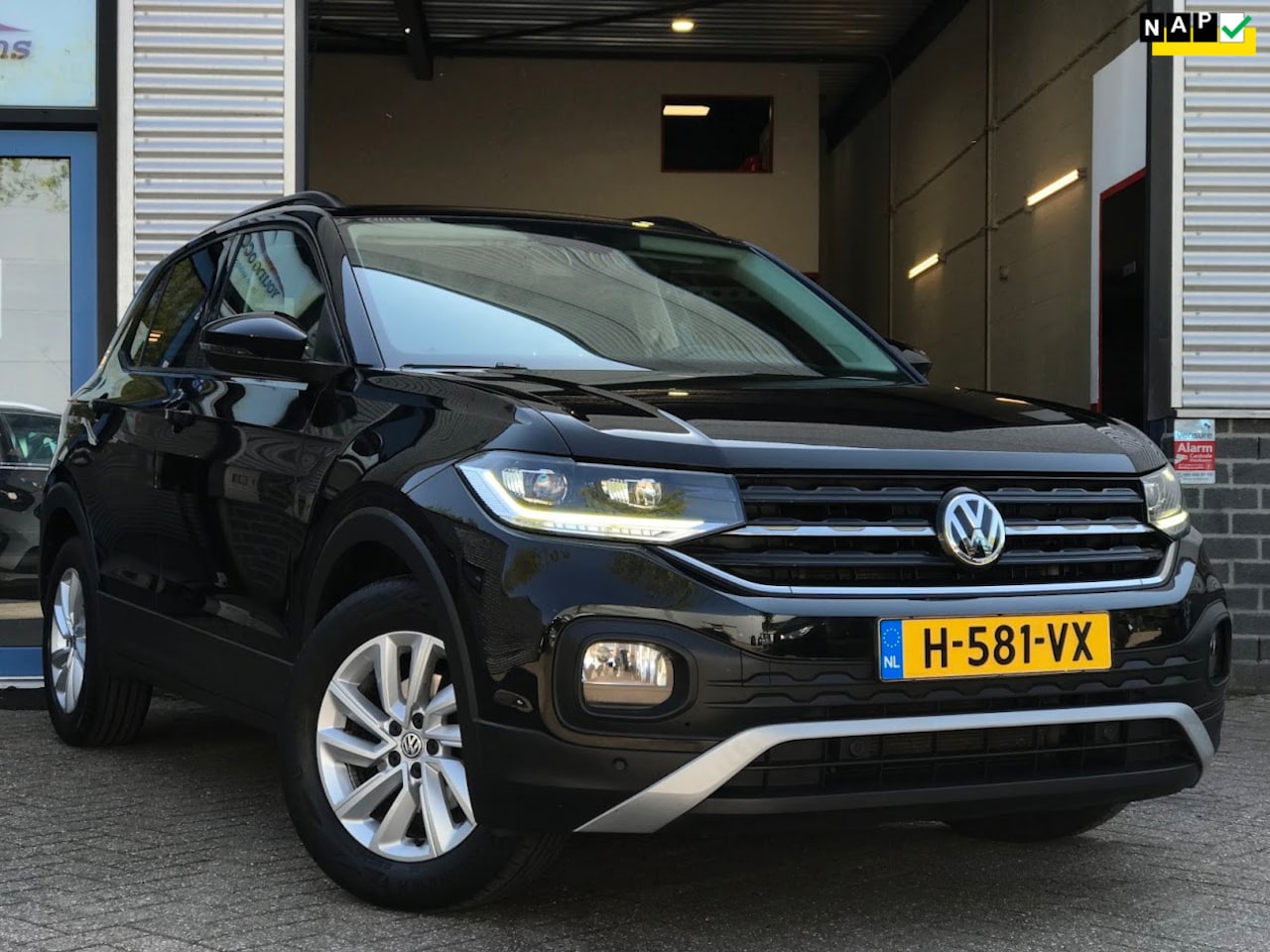 Volkswagen T-Cross - 1.0 TSI Life Business|ACC|Navigatie|Automaat|Keyless - AutoWereld.nl