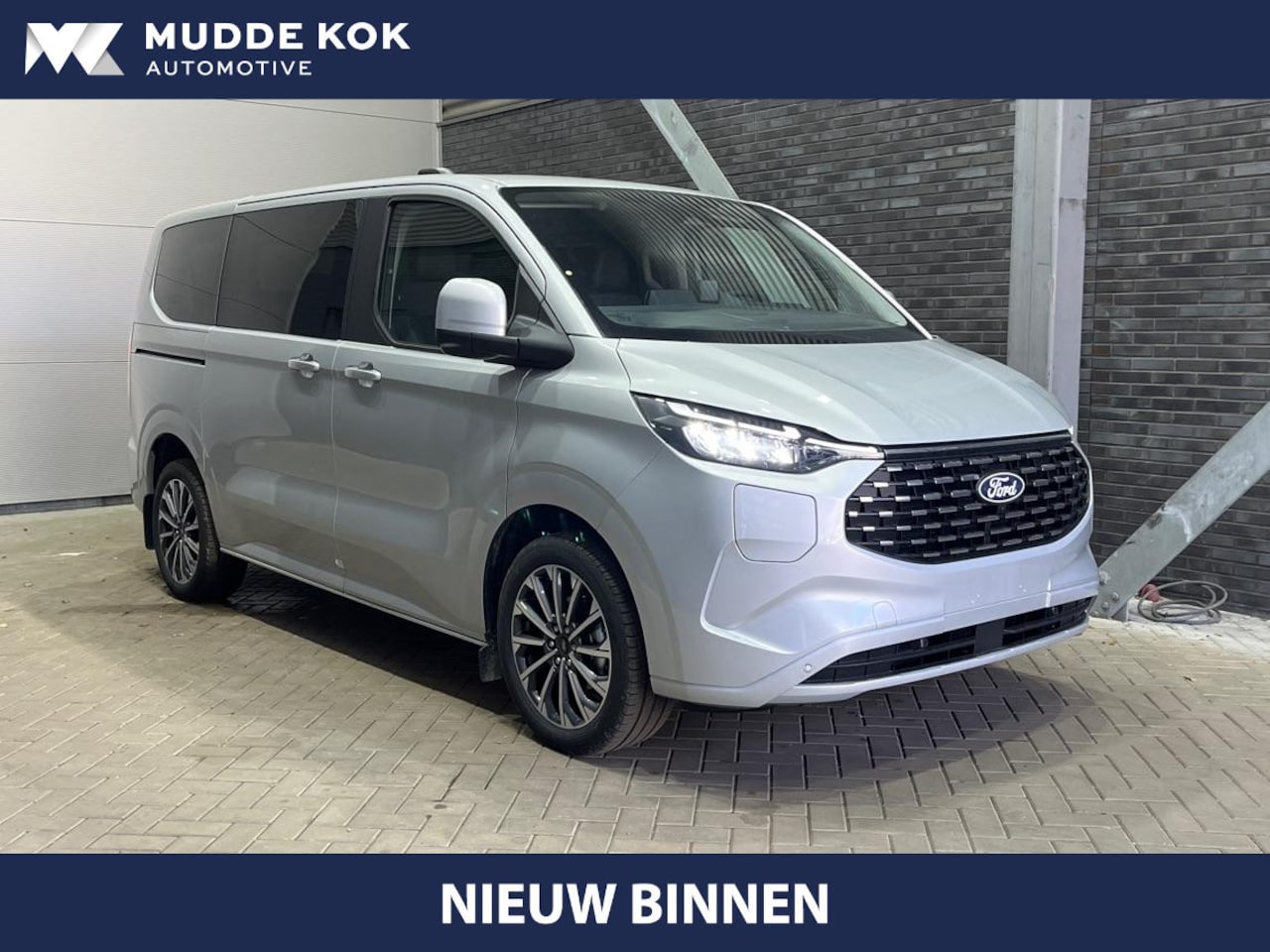 Ford Transit Custom Tourneo - 340 2.5 PHEV L1H1 Titanium X | 8P | Panoramadak | ACC | Elektrische Schuifdeuren | Trekhaa - AutoWereld.nl