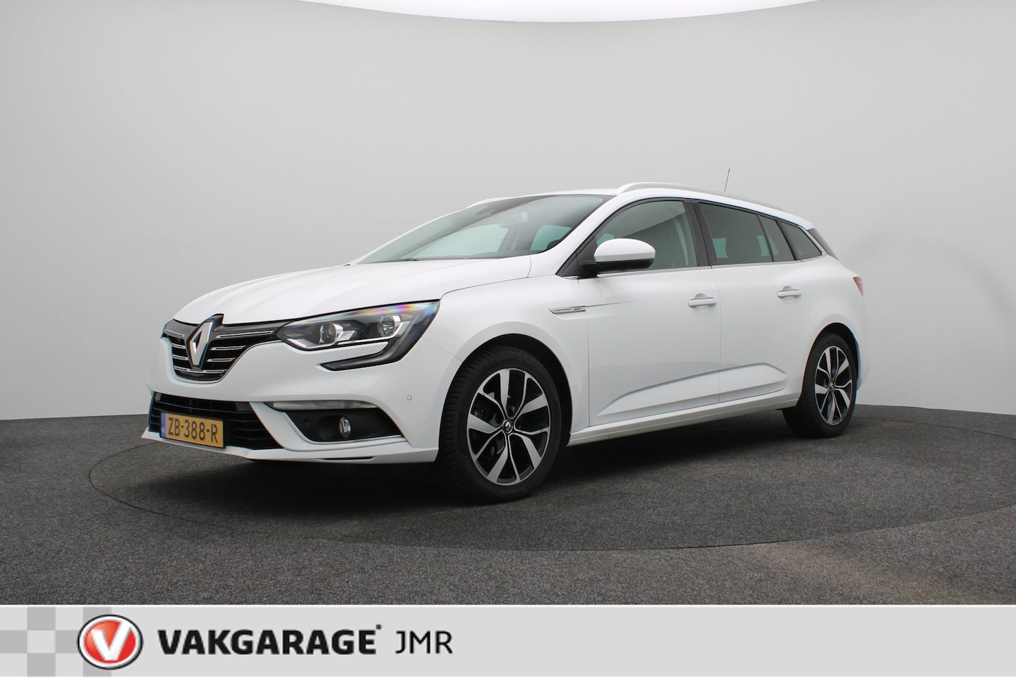 Renault Mégane Estate - 1.3 TCe Bose rijklaar met vier nieuwe banden - AutoWereld.nl