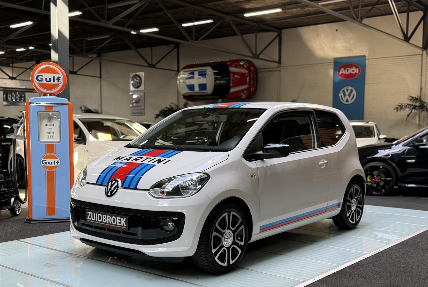 Volkswagen Up! - 1.0 High up! 67DKM! Cruise! Airco! Navi! - AutoWereld.nl