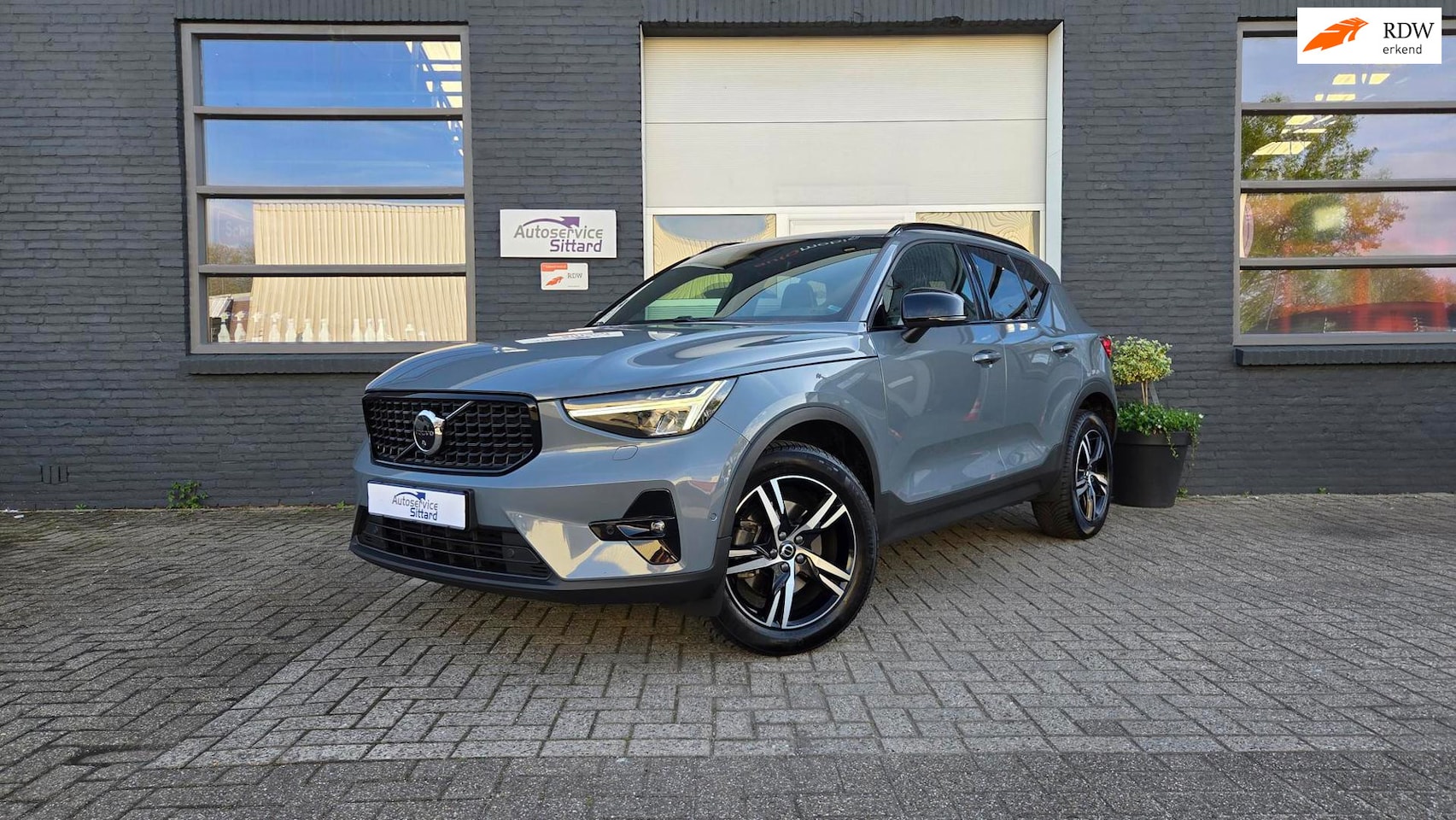 Volvo XC40 - 2.0 B3 Plus Dark 2.0 B3 Plus Dark - AutoWereld.nl