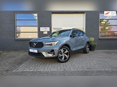 Volvo XC40 - 2.0 B3 Plus Dark