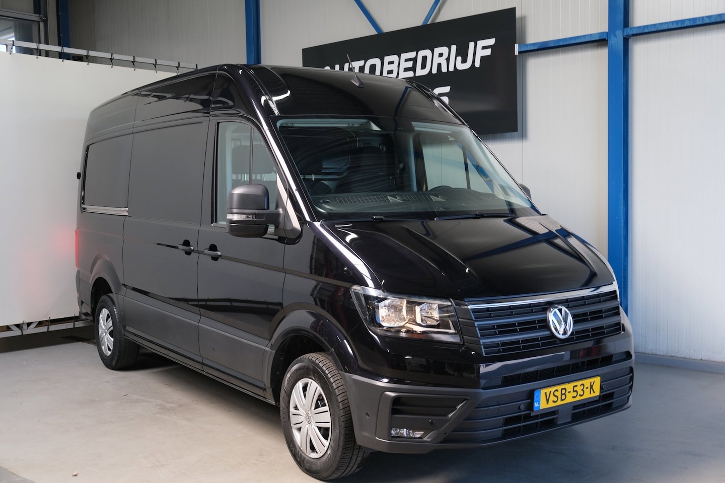 Volkswagen Crafter - 35 2.0 TDI L3H3 Highline Automaat - N.A.P. Airco, Cruise, PDC, Navi, Carplay, Camera, Trek - AutoWereld.nl
